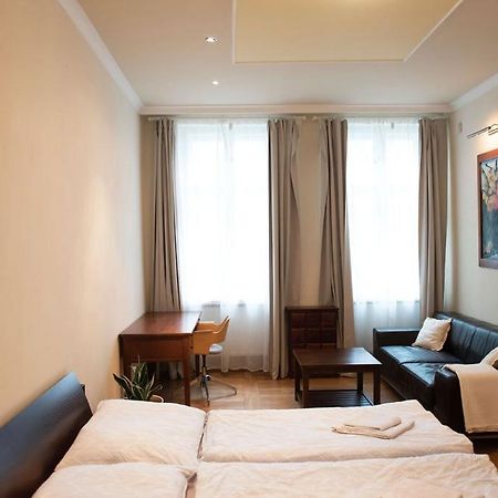 Velky Apartman Bratislava Bagian luar foto