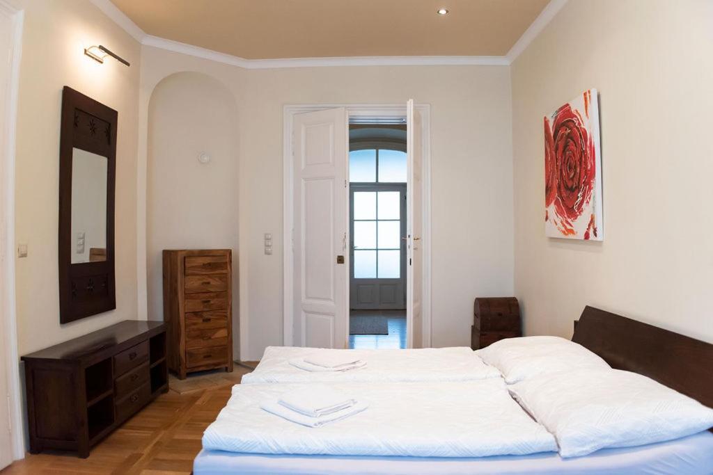 Velky Apartman Bratislava Bagian luar foto
