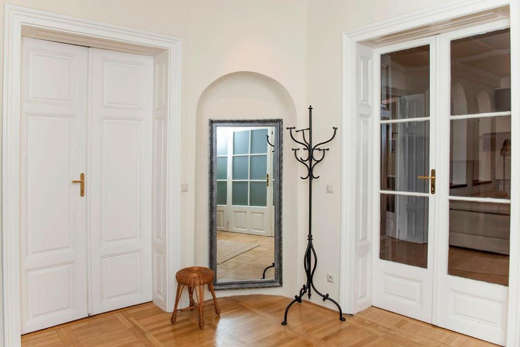 Velky Apartman Bratislava Bagian luar foto