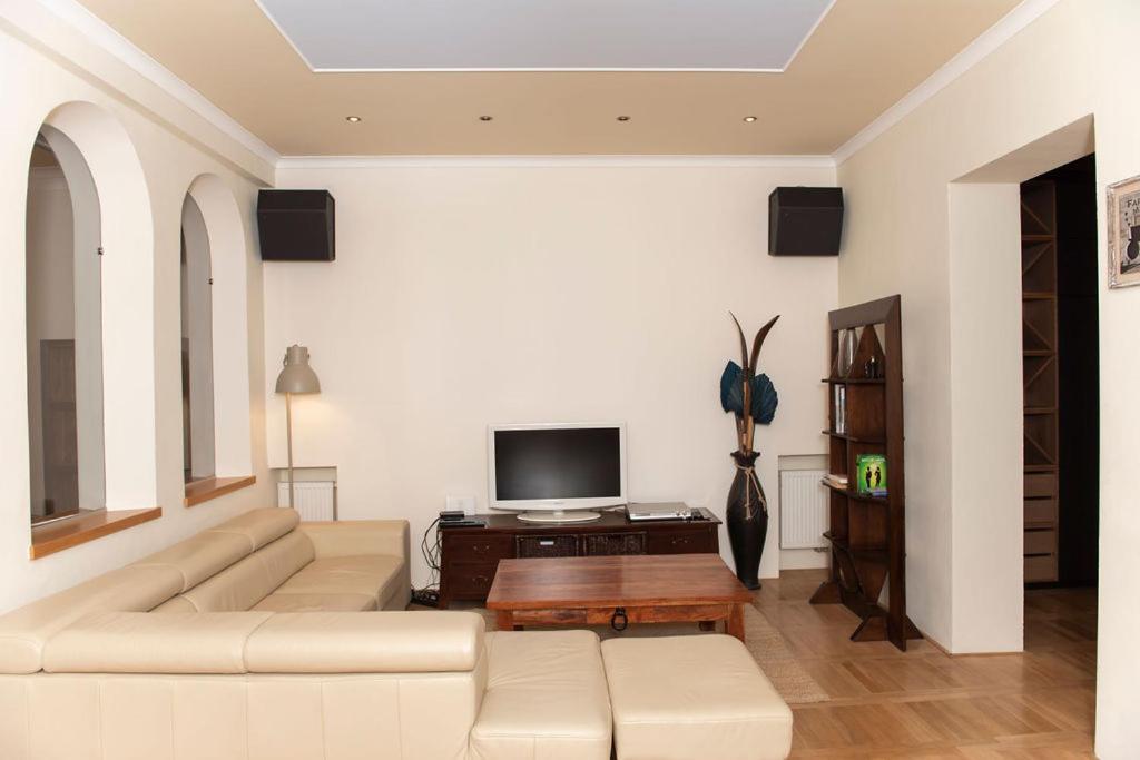 Velky Apartman Apartment Bratislava Bagian luar foto