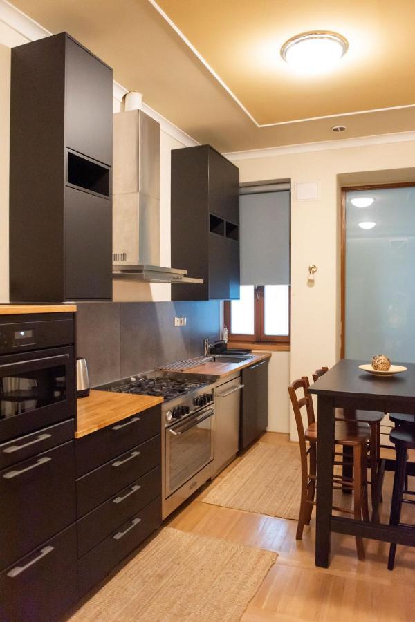 Velky Apartman Apartment Bratislava Bagian luar foto