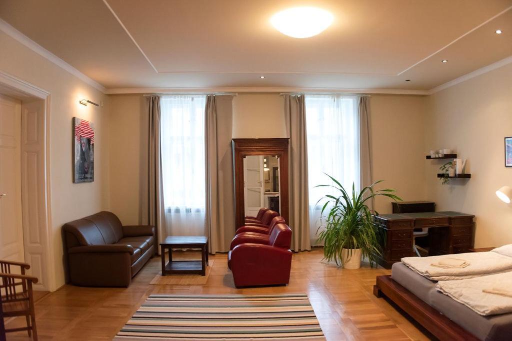 Velky Apartman Bratislava Bagian luar foto