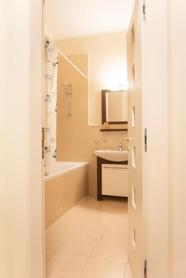 Velky Apartman Bratislava Bagian luar foto